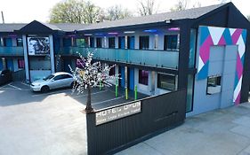 Hotel Opus Bronx Near Bay Plaza Mall